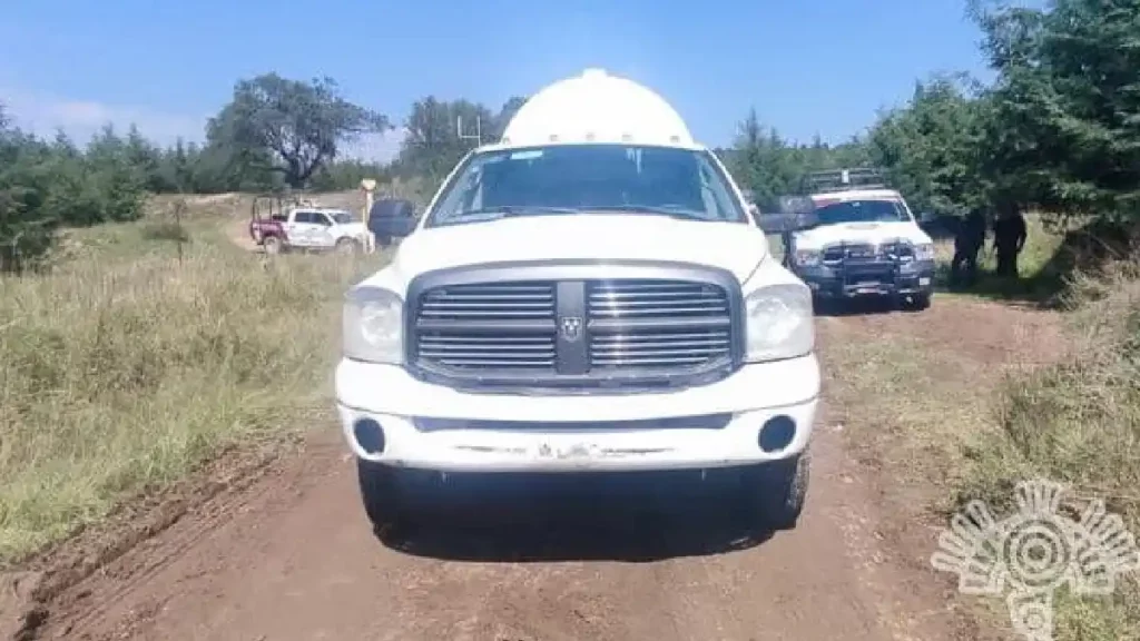 Policía Estatal asegura dos pipas con gas LP en Tlahuapan