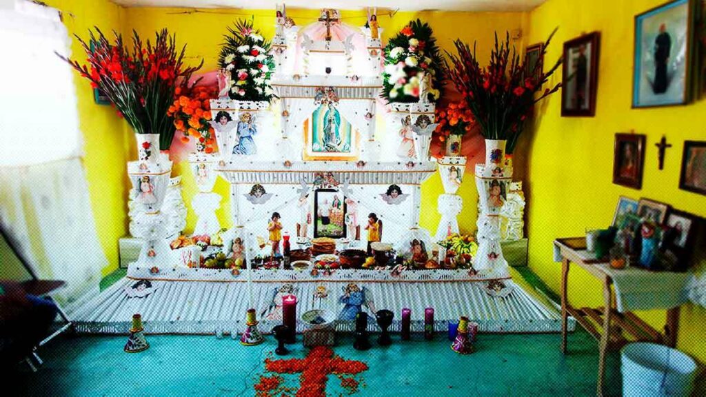 Huaquechula dedica altares monumentales a sus seres queridos en Día de Muertos