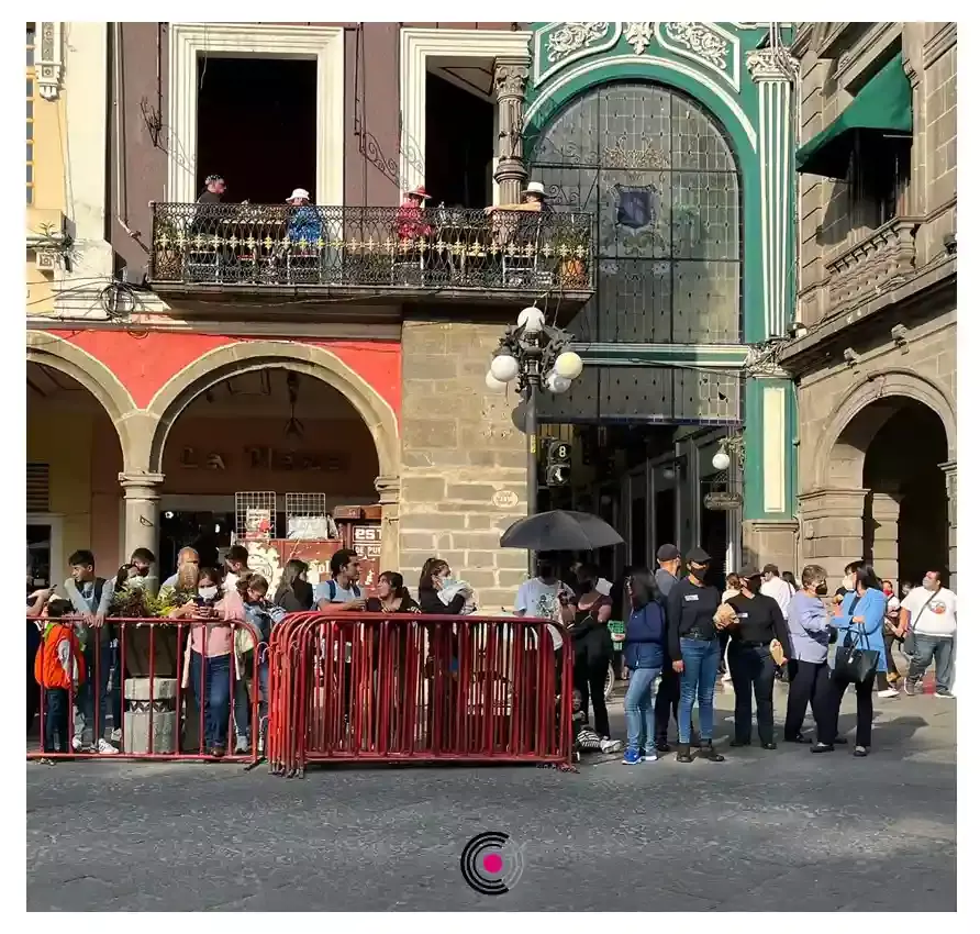 Desfile de Catrinas es encabezado por secretarios de Cultura de Puebla 