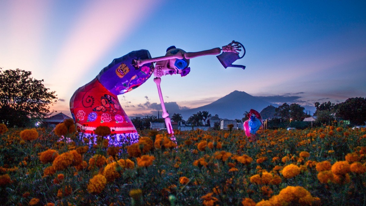 Miles de visitantes disfrutan de Valle de Catrinas en su primer fin de semana en Atlixco.
