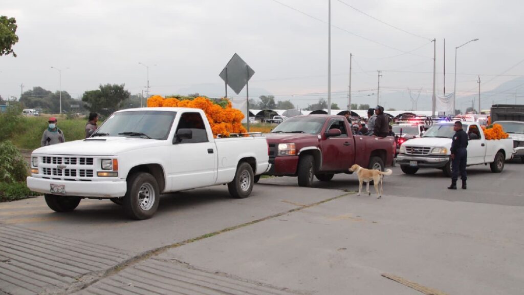 Inicia operativo de seguridad para la venta de flor en la Plazuela Santa Rita.