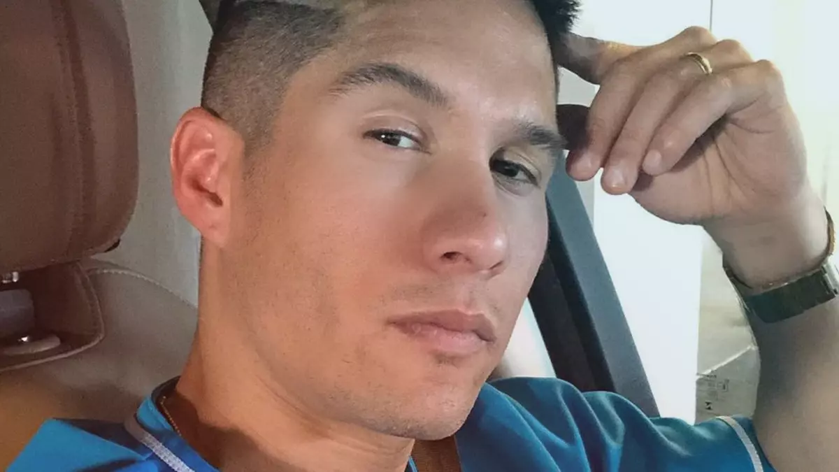 Trasladan a clínica privada a Chyno Miranda; tiene neuropatía periférica