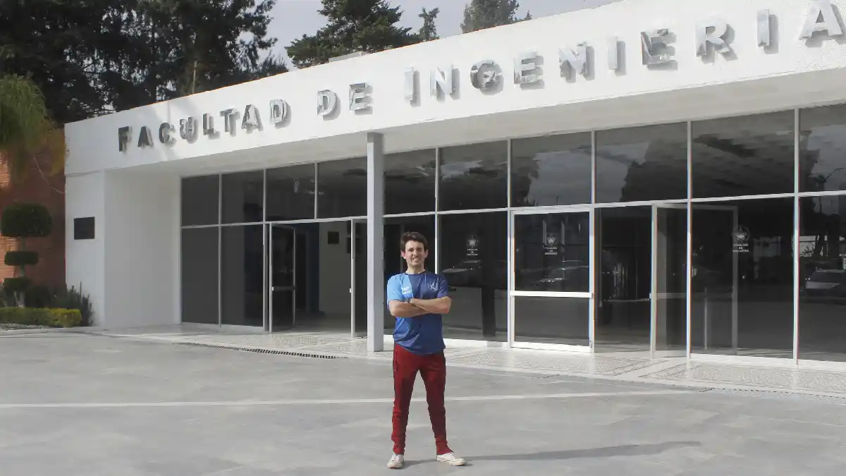 Estudiante de la BUAP representa a México en el XVI Campeonato Mundial de Pádel, en Dubái