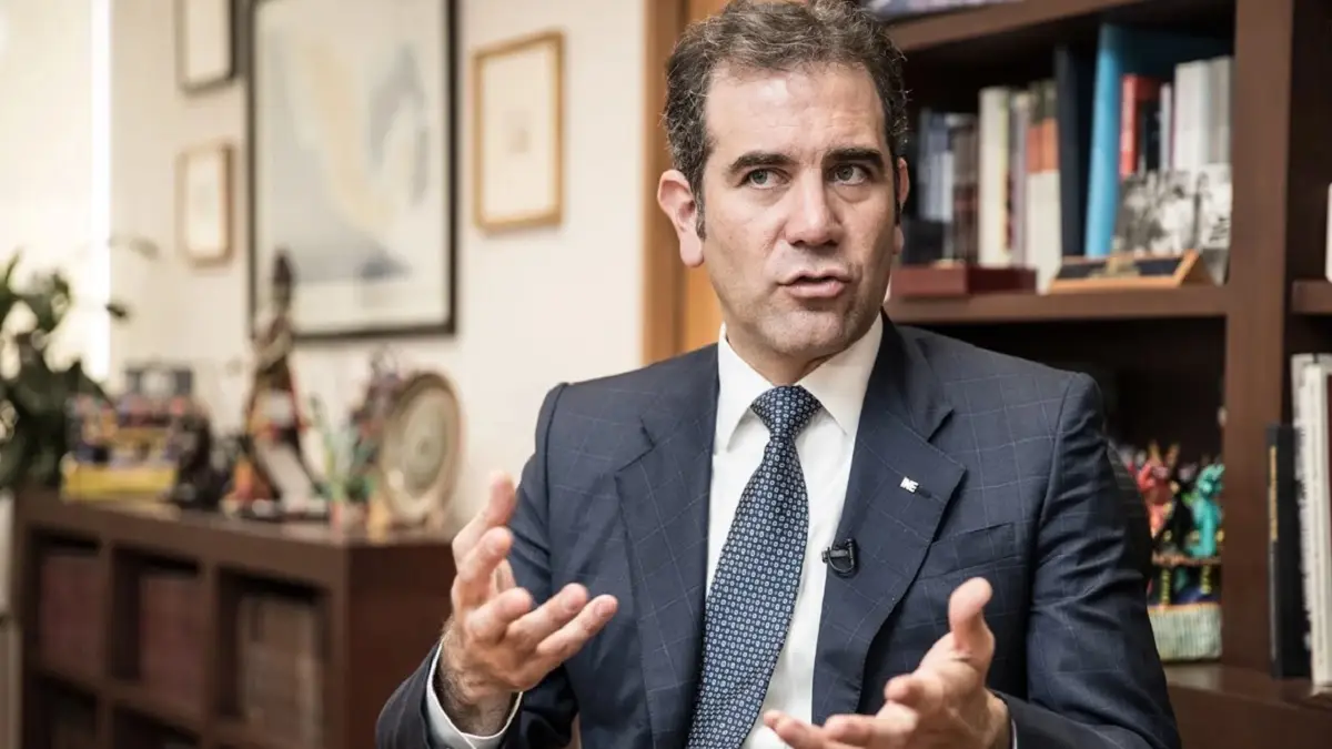 Lorenzo Córdova pide defender al INE tras "embestida" de las autoridades