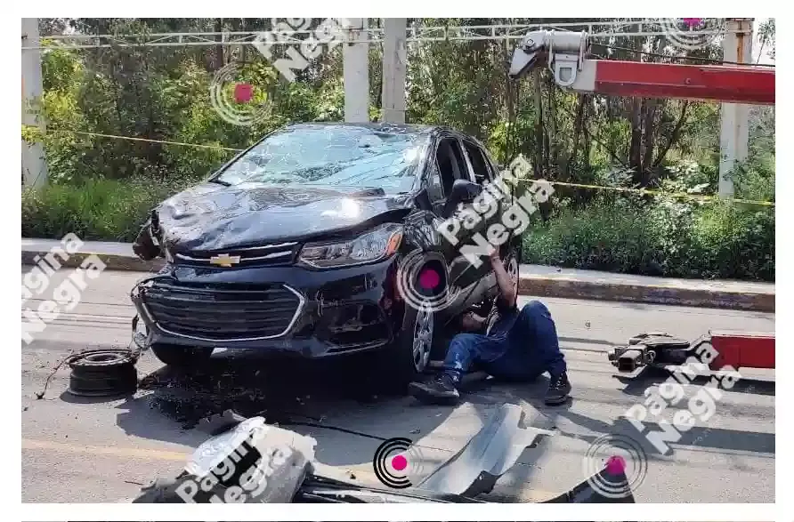 En Las Ánimas la volcadura de un automóvil dejó seis lesionados.