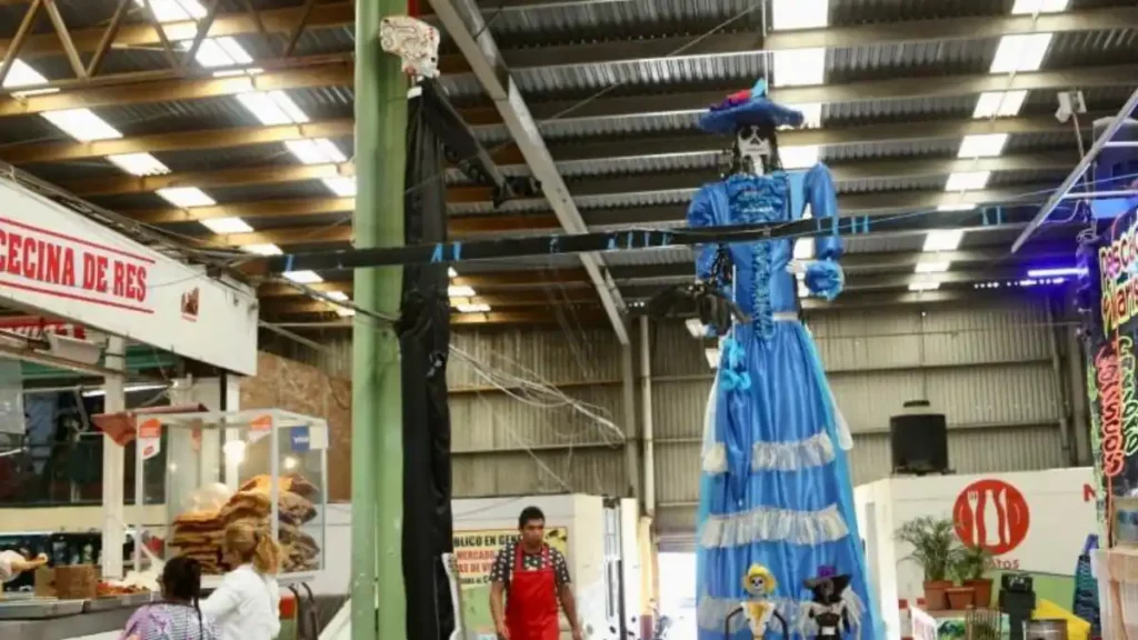 Exhibición temática del día de muertos llega el Mercado Independencia
