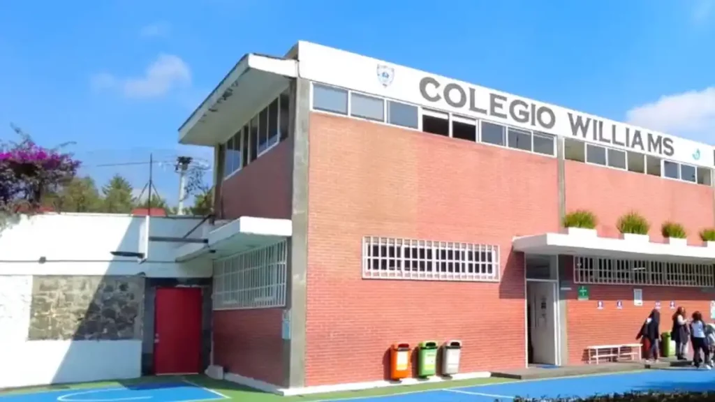 Niño muere ahogado en el Colegio Williams de la CDMX