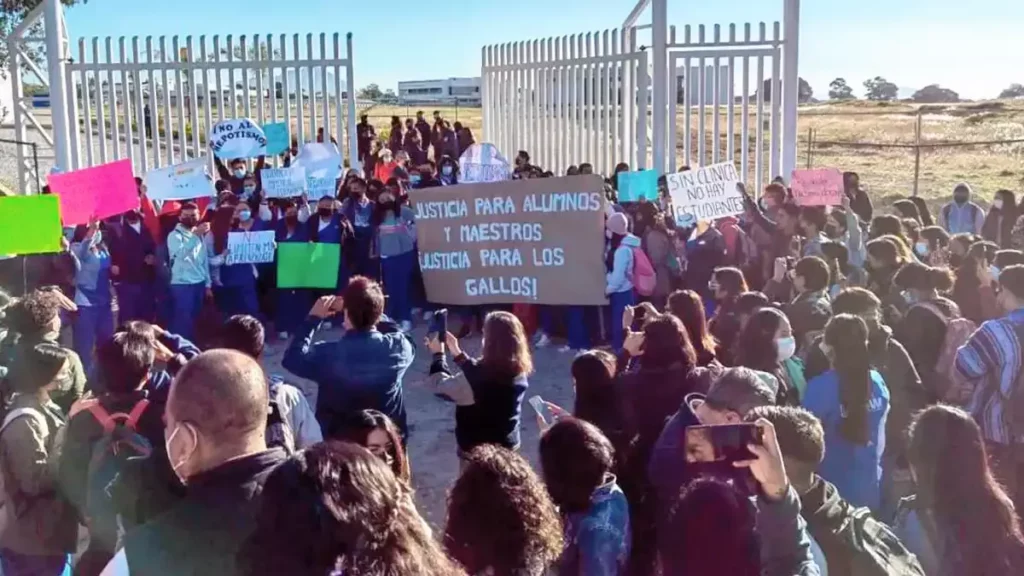 Alumnos se manifiestan vs la rectora de la Universidad Politécnica de Amozoc