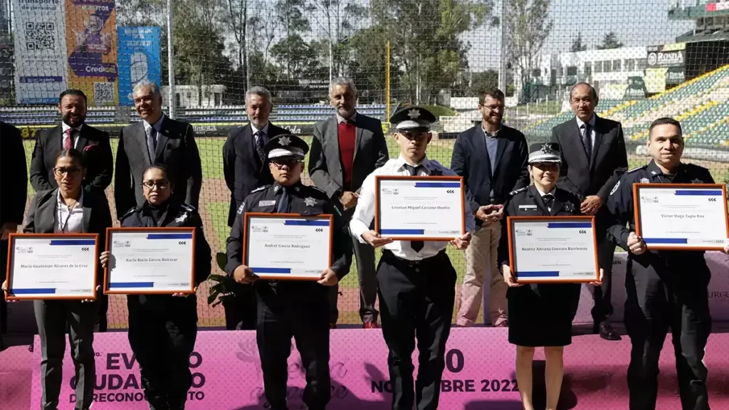 Con el programa Puebla Agradece, CCE galardona a 56 servidores públicos