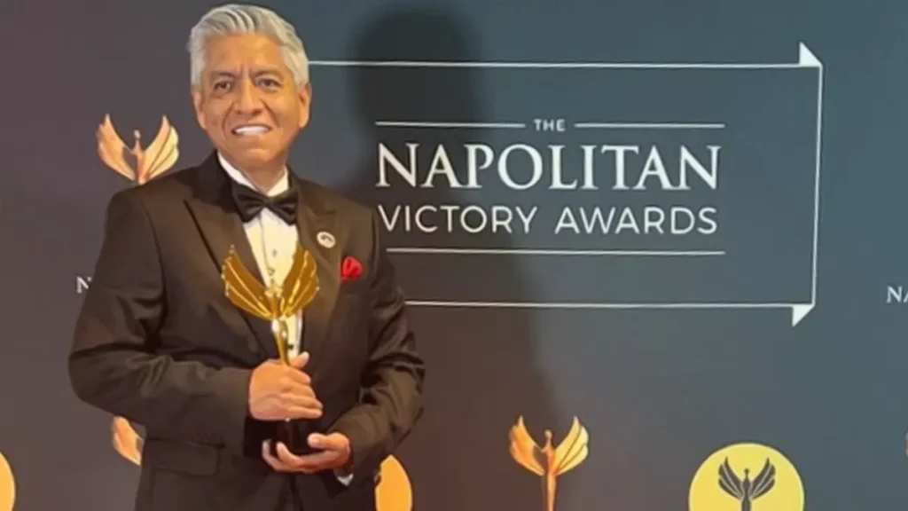 El poblano Javier Sánchez Galicia es premiado en Washington
