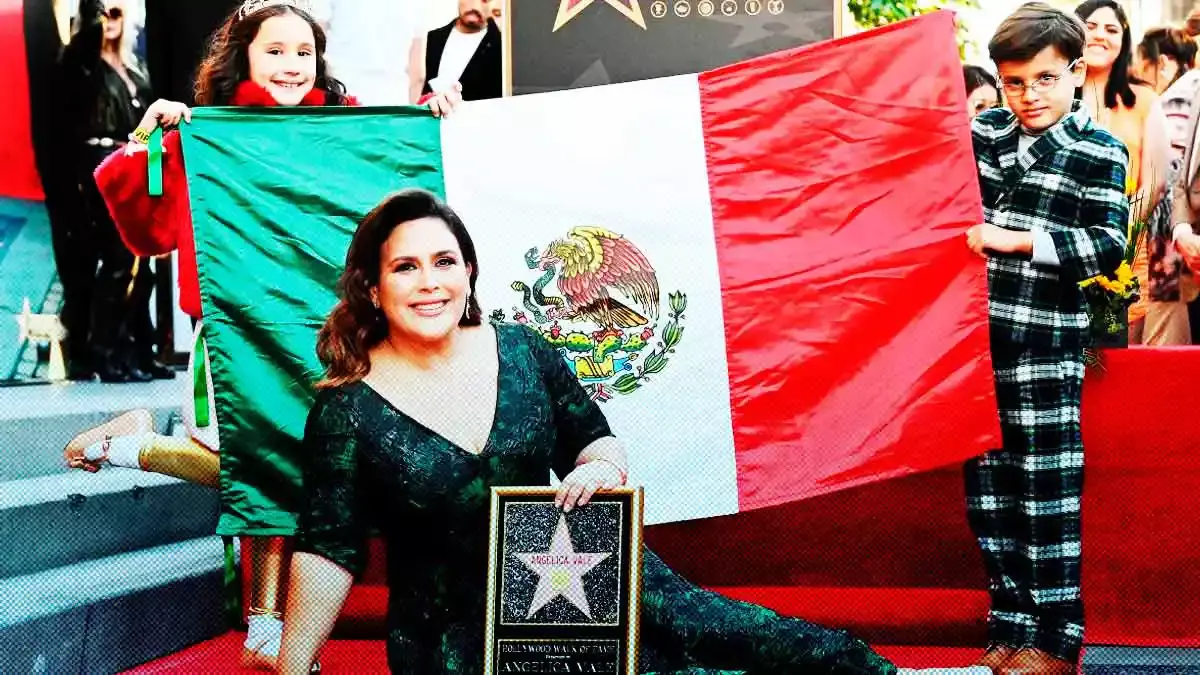 Angélica Vale devela su estrella en el Paseo de la Fama