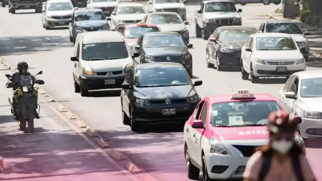 Por contingencia ambiental en Valle de México; estos autos no circulan