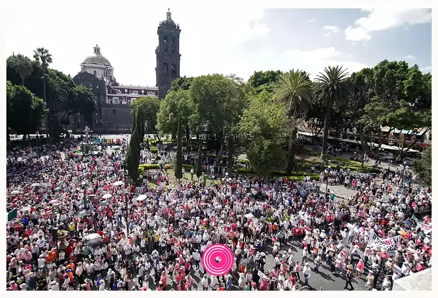 Panistas de Puebla encabezan marcha en contra de reforma electoral