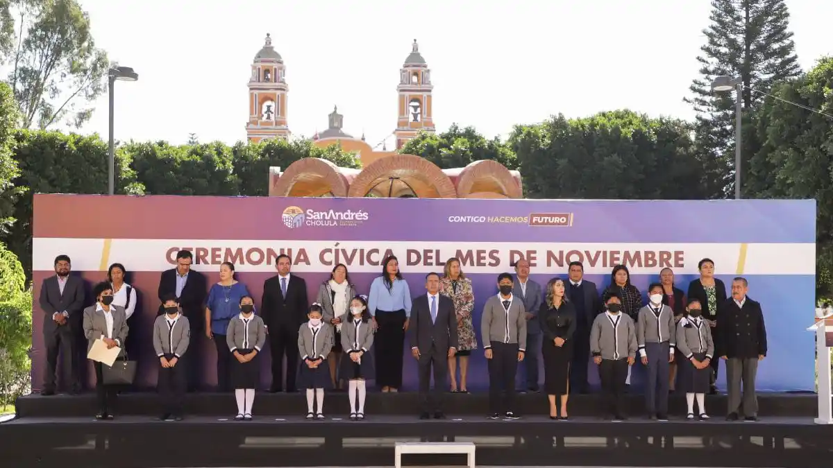 Encabeza Mundo Tlatehui ceremonia cívica del mes de noviembre
