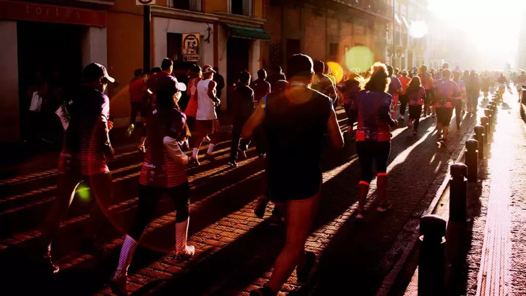 Atletas pagan los platos rotos por cambio de fecha del Maratón de Puebla
