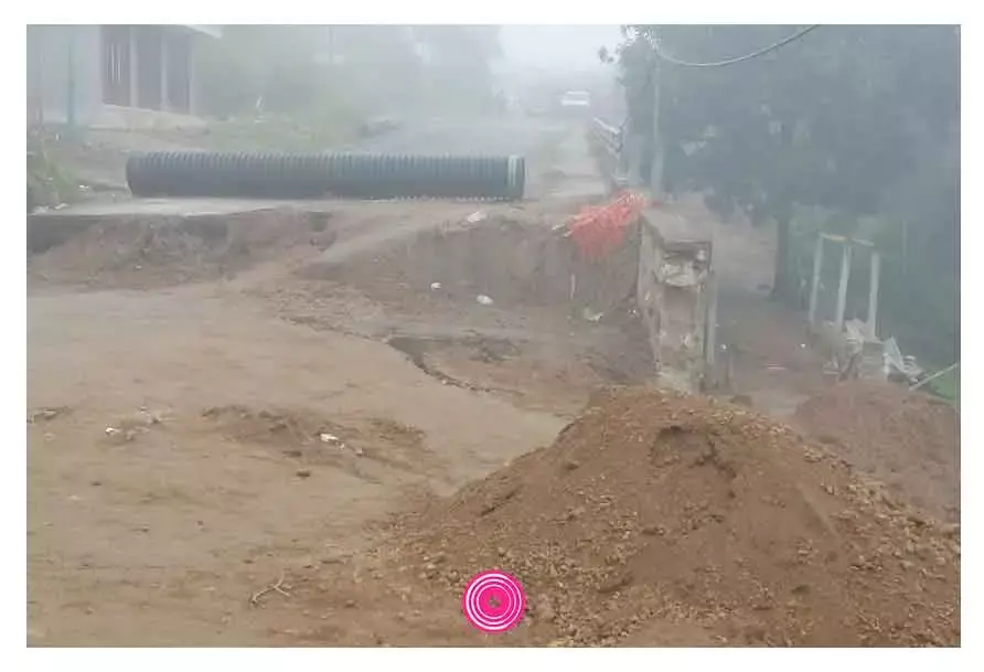Obras en socavón de Tlatlauquitepec van lentas, tienen 20% de avance: vecinos