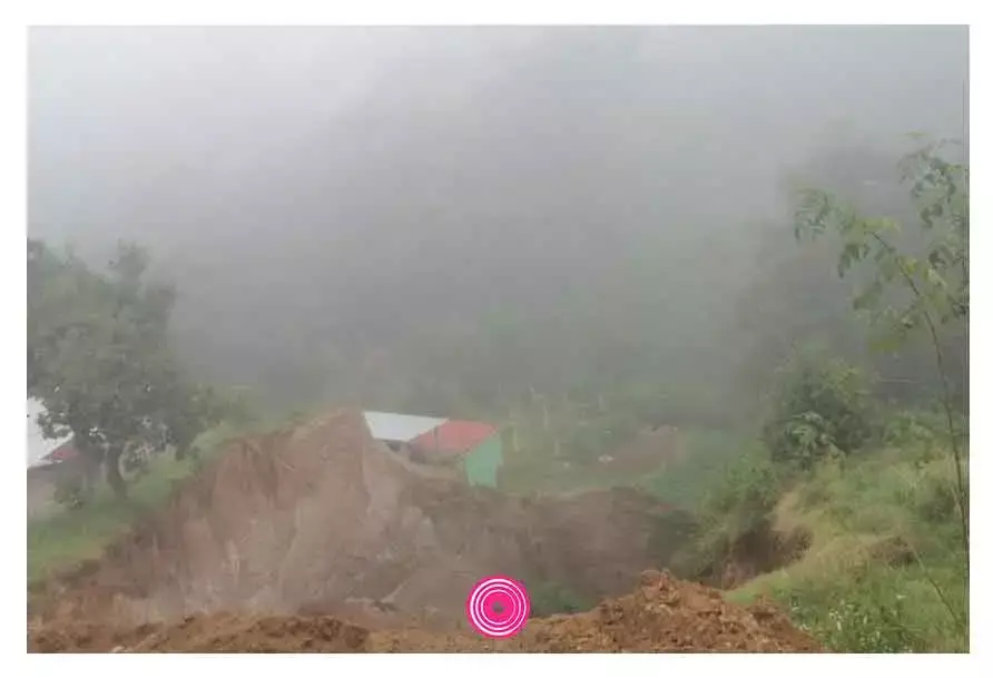Obras en socavón de Tlatlauquitepec van lentas, tienen 20% de avance: vecinos
