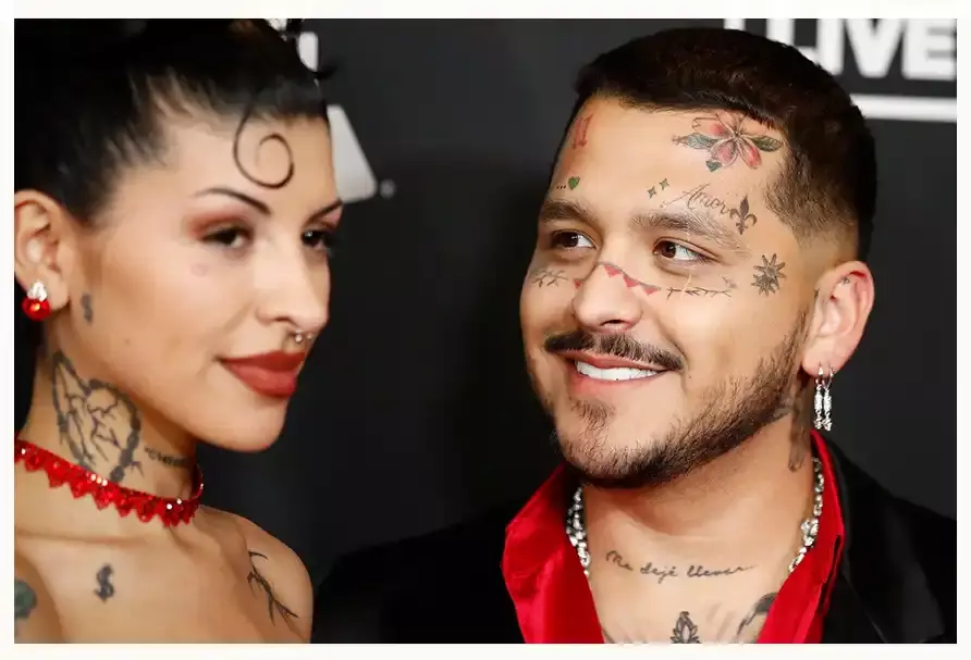¡OMG! Christian Nodal y Cazzu acaparan miradas como pareja en los Latin Grammy