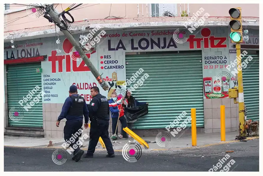 Patrulla de la Policía Municipal vuelca en Chulavista; hay un policía herido.