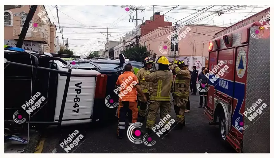 Patrulla de la Policía Municipal vuelca en Chulavista; hay un policía herido.