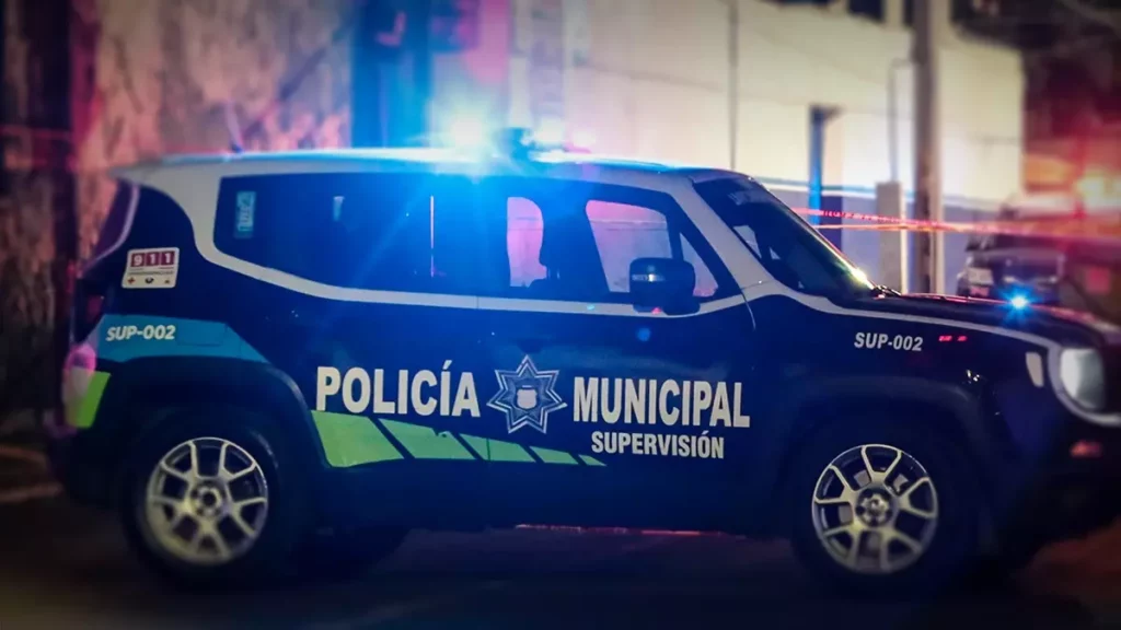 Motociclista muere al estrellarse con una camioneta en La Ciénega.