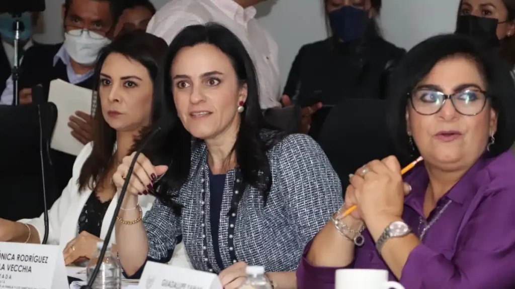 Comisión del Congreso aprueba dictamen para que autoridades orienten políticas contra el castigo corporal y humillante