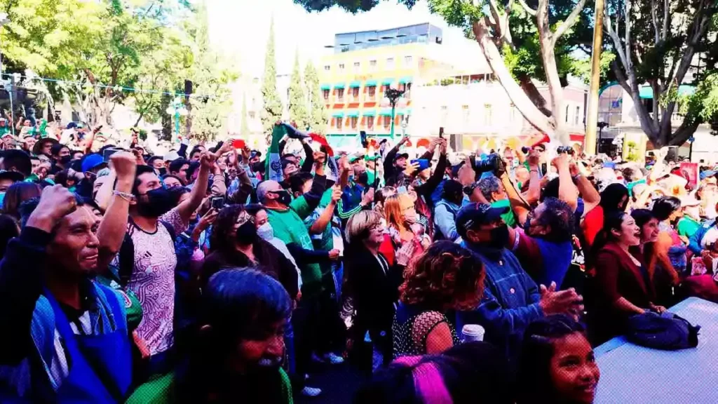 Poblanos disfrutaron del partido entre México vs Polonia en el Zócalo de la capital
