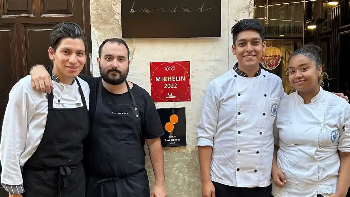 Estudiantes BUAP realizan prácticas profesionales en restaurante español con dos estrellas Michelín