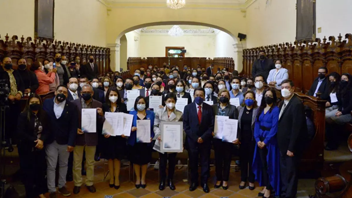 Entrega la Rectora Lilia Cedillo Premio Ceneval al Desempeño de Excelencia-EGEL a 70 egresados de la BUAP