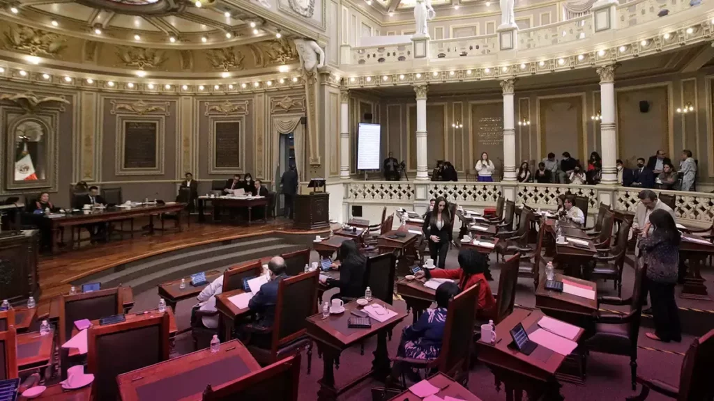 Congreso de Puebla designa a magistrados afines a Barbosa.