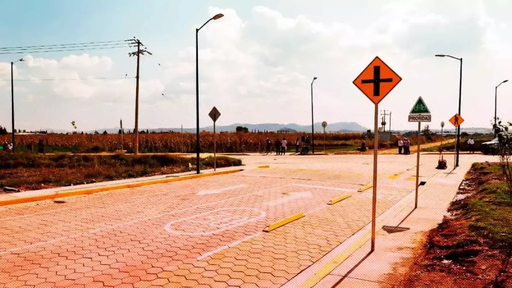 Entrega Mundo Tlatehui la Avenida 16 de Septiembre en San Luis Tehuiloyocan