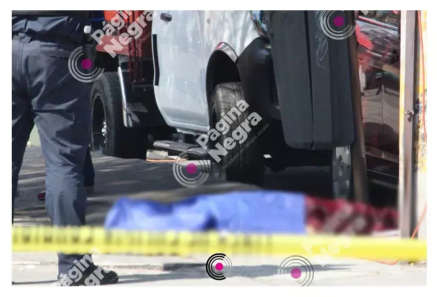 En la colonia Volcanes un hombre murió dentro de su auto