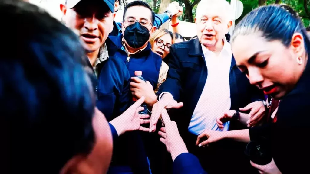 Barbosa llega a CdMx; encabeza a 10 mil poblanos en marcha por la 4T.