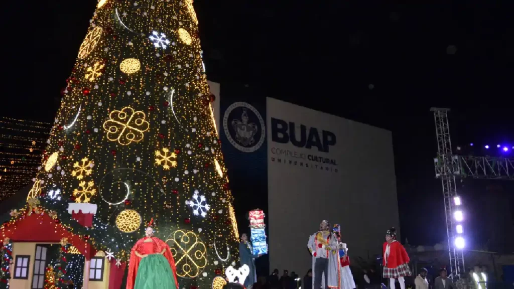 Con encendido del árbol navideño, BUAP da la bienvenida a la época decembrina