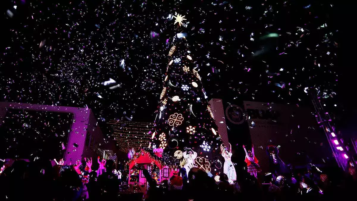 Así fue el encendido del Árbol Navideño de 30 metros de la BUAP