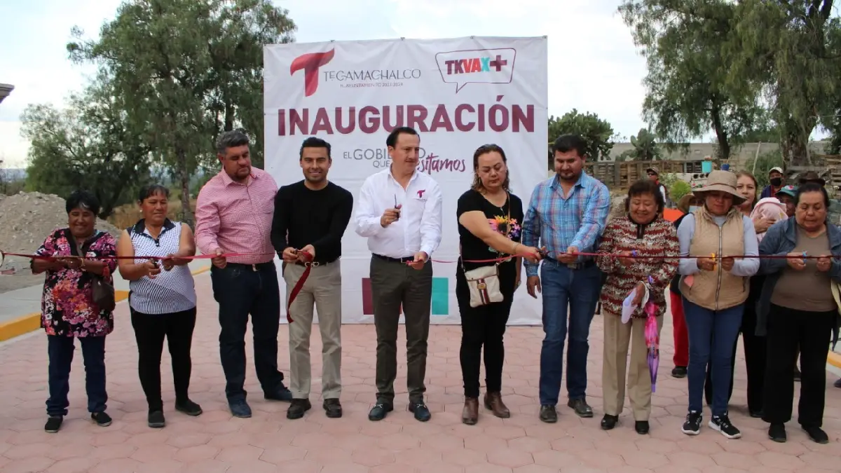 Nacho Mier inaugura 2 calles más en Lomas de Santa Cruz
