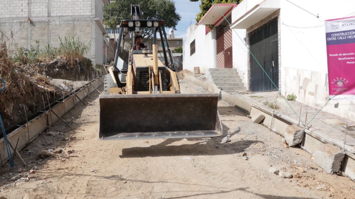 Presidenta de Atlixco atiende colonias con años de rezago en obra pública.