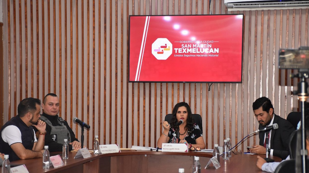 Norma Lyón presenta avances y resultados del municipio, anuncia campaña “no compro robado”