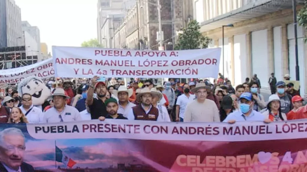 Marcha por la 4T en Puebla convocada por Barbosa, divide a morenistas