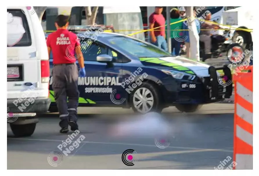 Ambulancia y personal de ayuda en el bulevar Torrecillas