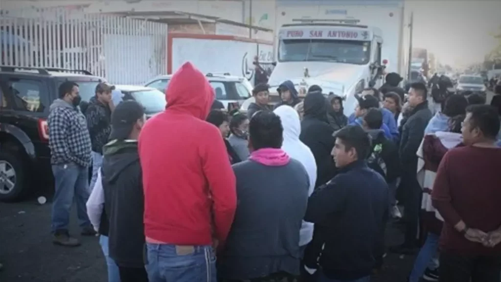 Locatarios de la Central de Abasto en Puebla mantiene bloqueo