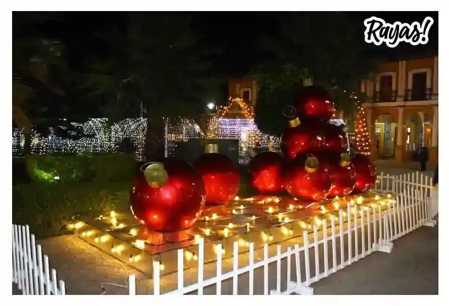 "Navidad espectacular en Zacapoaxtla": 10 mil esferas y luces iluminan su kiosko