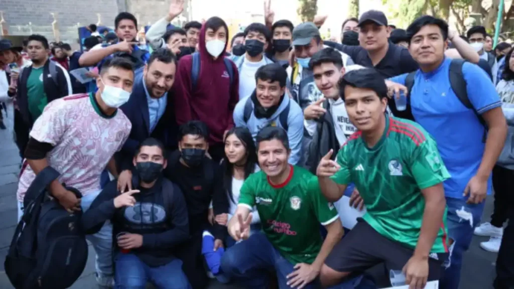 Aficionados responden a convocatoria del Ayuntamiento de Puebla para apoyar a Selección Mexicana