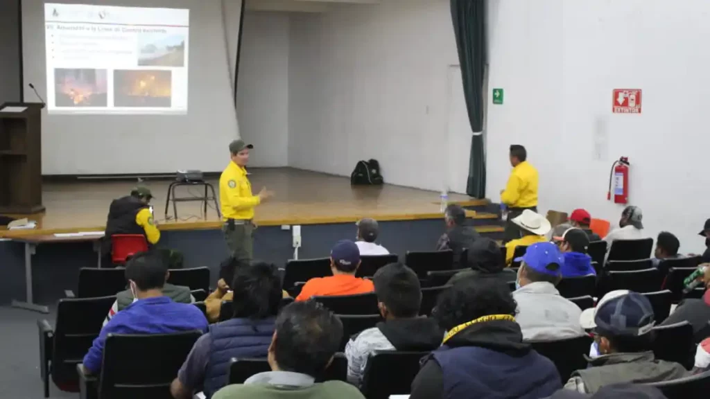 Ayuntamiento de Puebla equipa y capacita a ejidatarios para el combate de incendios forestales