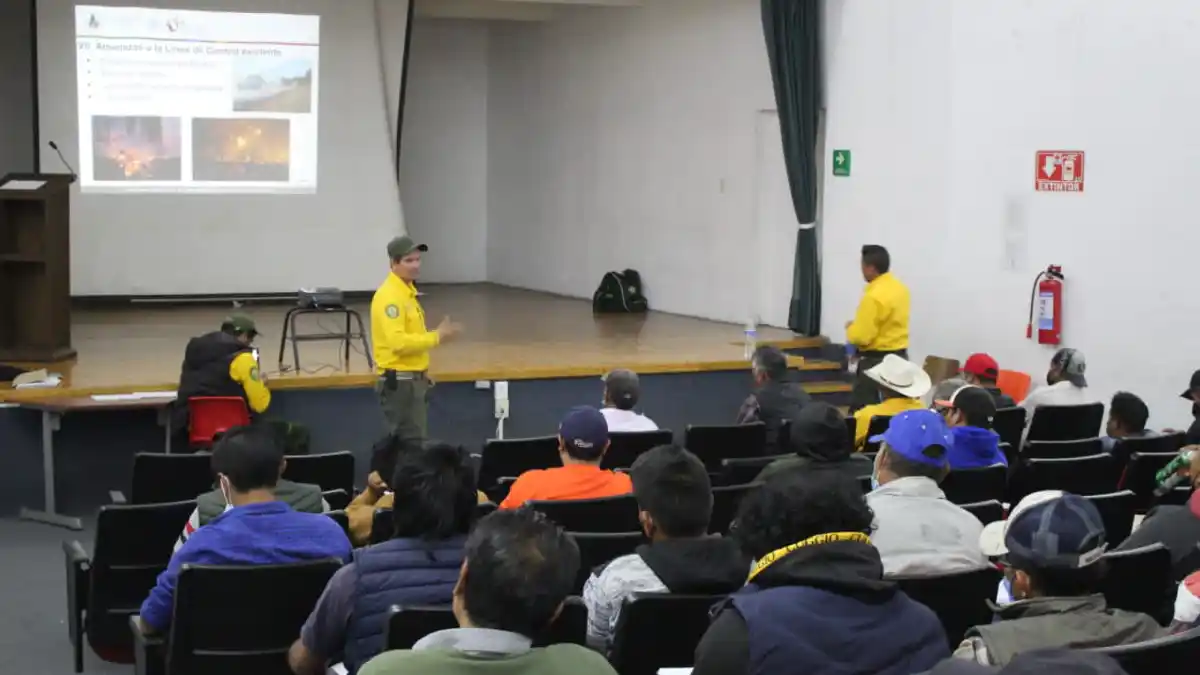 Ayuntamiento de Puebla equipa y capacita a ejidatarios para el combate de incendios forestales