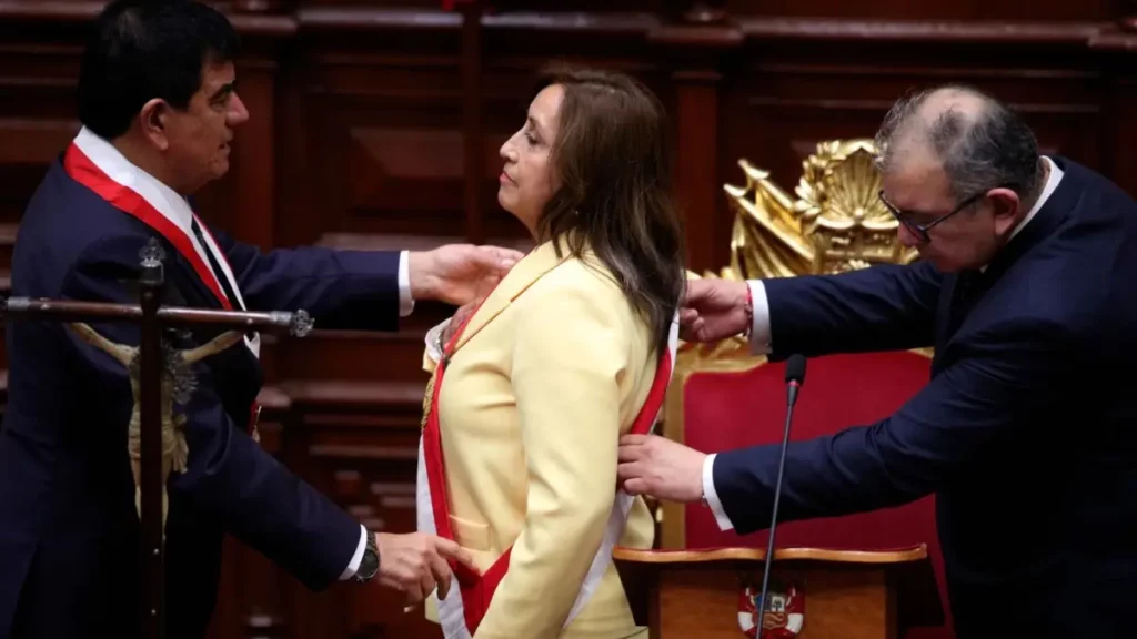 Ella es Dina Ercilia Boluarte, la primera Presidenta que gobernará Perú.