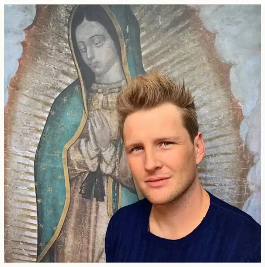 Recuerdan cuando Alexander Acha le dedicó rap a la Virgen de Guadalupe.