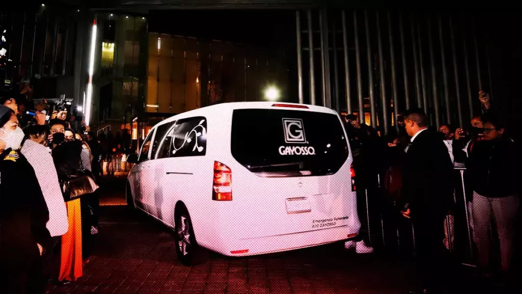 Con mariachis reciben el cuerpo de Barbosa Huerta a la funeraria Camino al Cielo