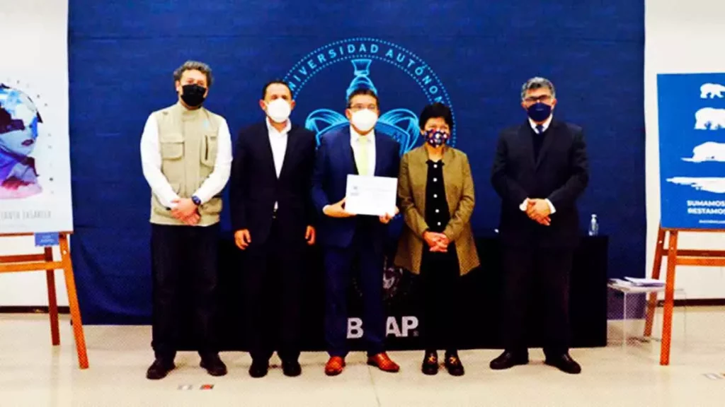 Premia Rectora Lilia Cedillo a ganadores del concurso de cartel “Acción por el clima”