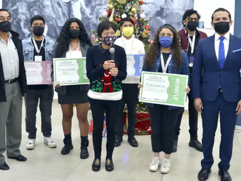 La Rectora Lilia Cedillo Ramírez entregó premios a los ganadores del concurso “Apantálla-te”